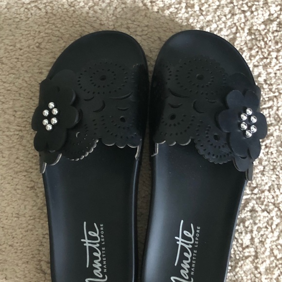 Nanette Lepore black/ silver flower sandals 7 - Picture 2 of 8